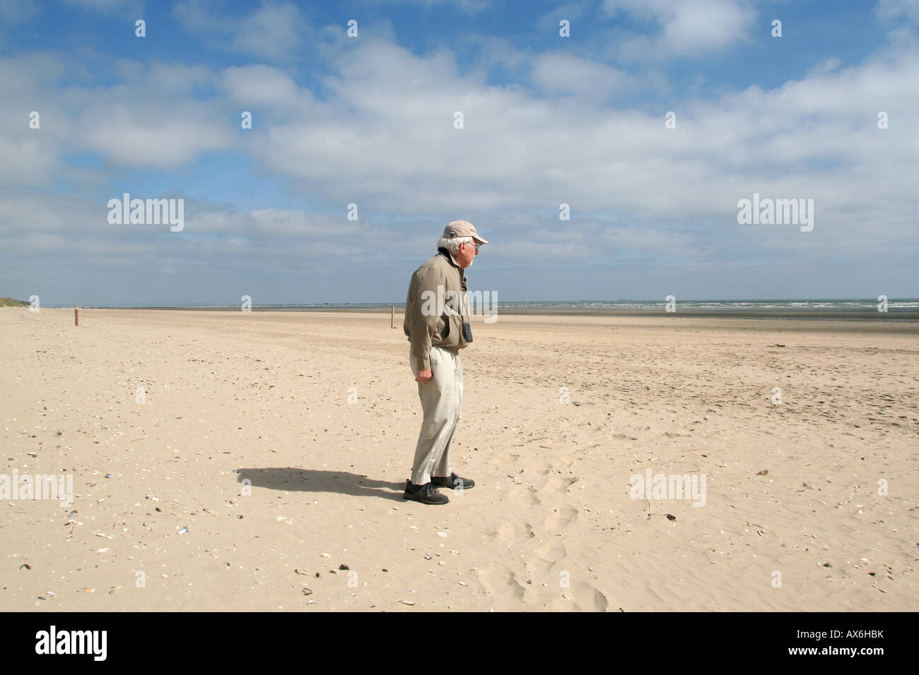 Vétéran du jour américain kulkowitz harry revient pour la première fois à Utah Beach normandie après 60 ans d-day anniversaire Banque D'Images