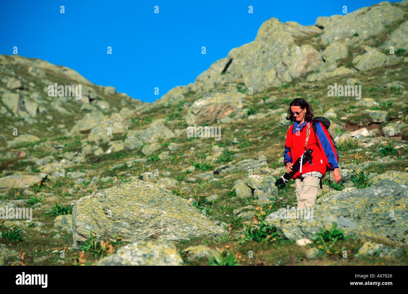 Randonneur sur la montagne Muottas Muragl Saint-moritz Graubuenden Engadine Suisse Août 2002 Banque D'Images