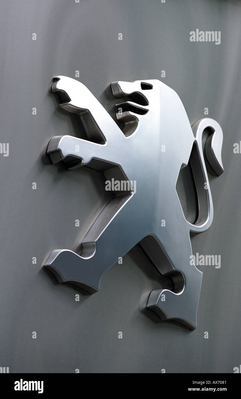 Peugeot car showroom sign Banque D'Images