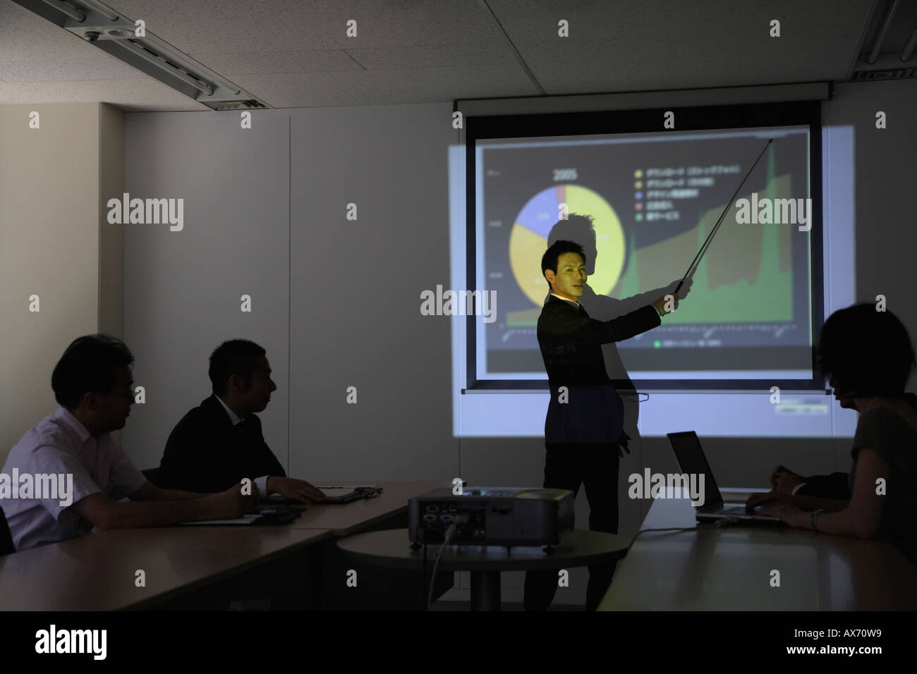 Avec l'homme d'une représentation graphique à une conférence Banque D'Images