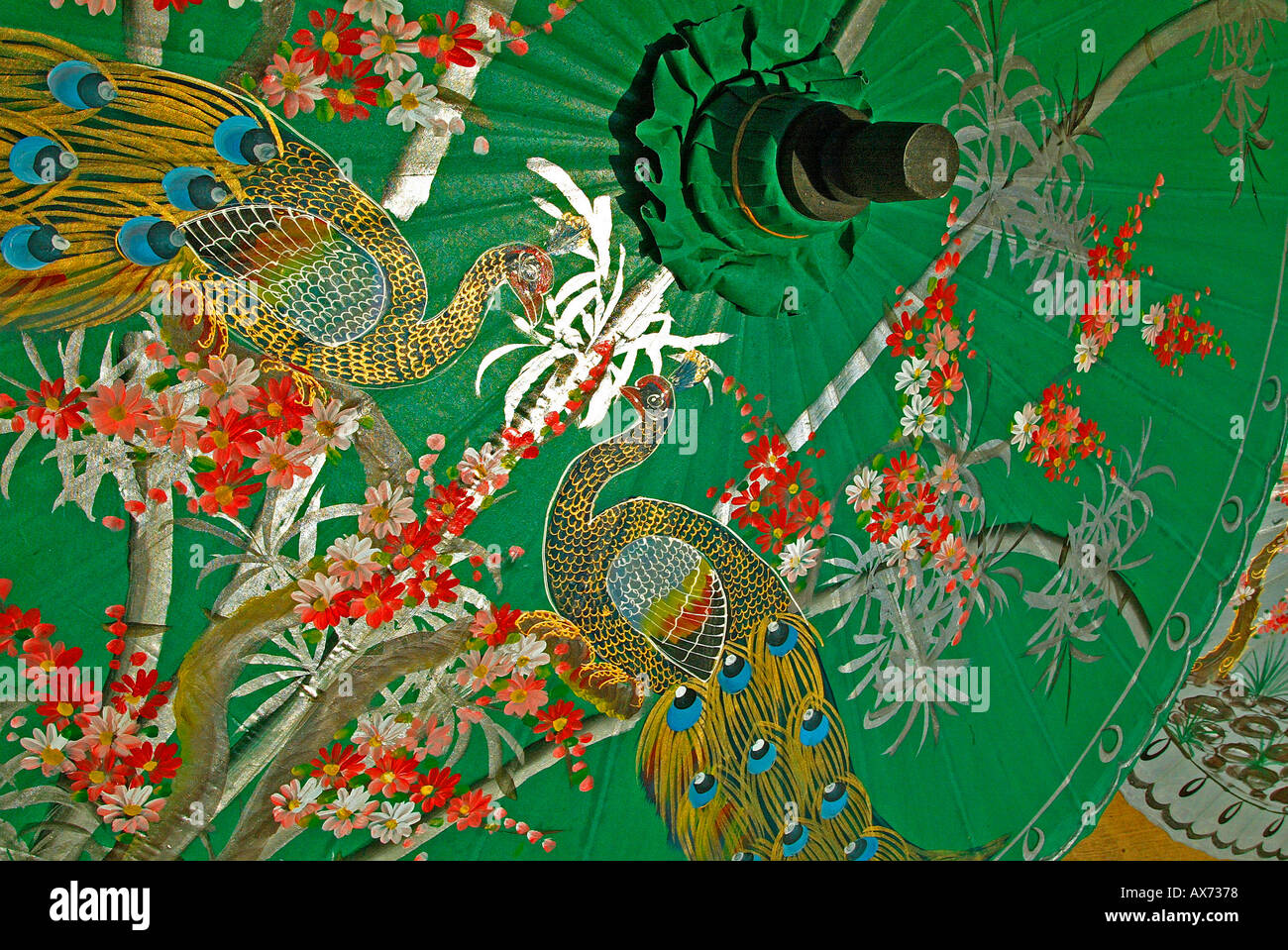 Vert décoratif parapluie traditionnel Chiang Mai Thaïlande Banque D'Images Vert décoratif parapluie traditionnel Chiang Mai Thaïlande Banque D'Images
