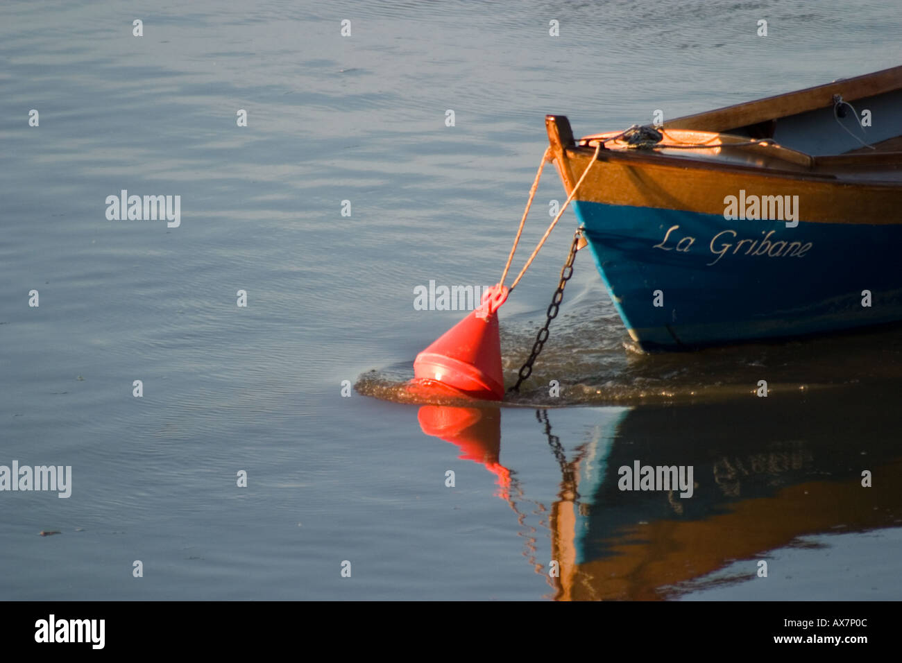 Petit bateau amarré dans la baie de Somme à St Valery sur Somme Banque D'Images