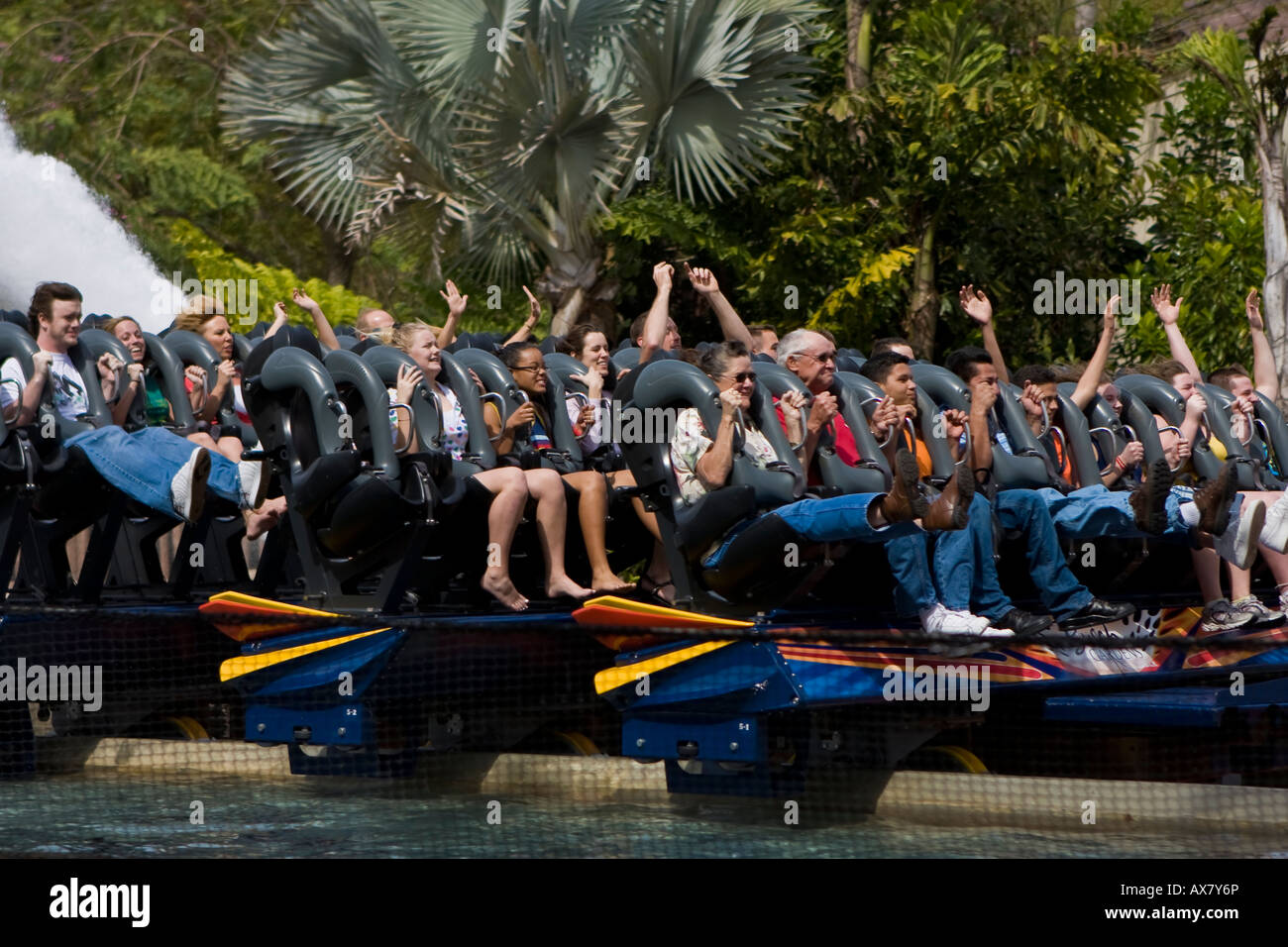 Thrill ride roller coaster Busch Gardens Florida Banque D'Images