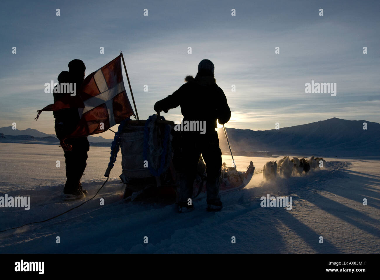 L'équipe de chien de traîneau 5 Jens Jepsen et Soren Christiansen 30 Forces Spéciales danois patrouille chien Sirius Mestersvig Groenland nord-est Banque D'Images