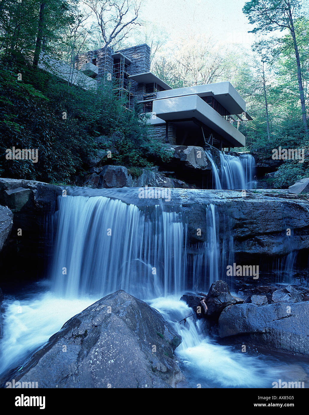 Maison Fallingwater, chambre au-dessus de cascades, Pennsylvania, USA, Amérique Latine Banque D'Images