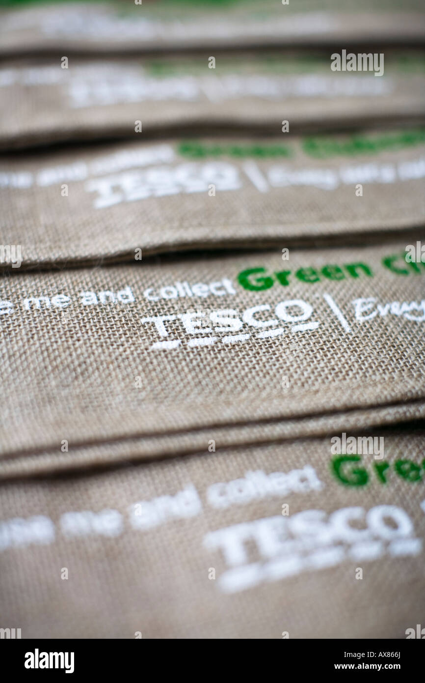 Les sacs de jute réutilisable Tescos, UK Banque D'Images