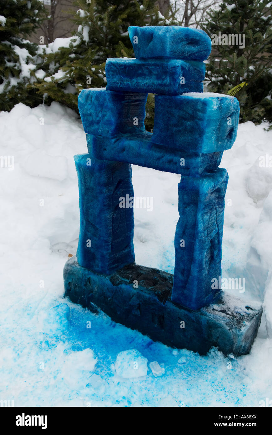Close up d'un Inuskshuk l'Art Inuit sculpture faite de glace et de teintes faites pendant les activités du Bal à Ottawa, au Canada Banque D'Images