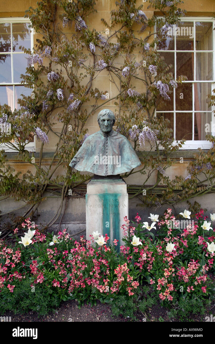 Statue de John Henry Cardinal Newman (1801-1890) à Trinity Collège Banque D'Images
