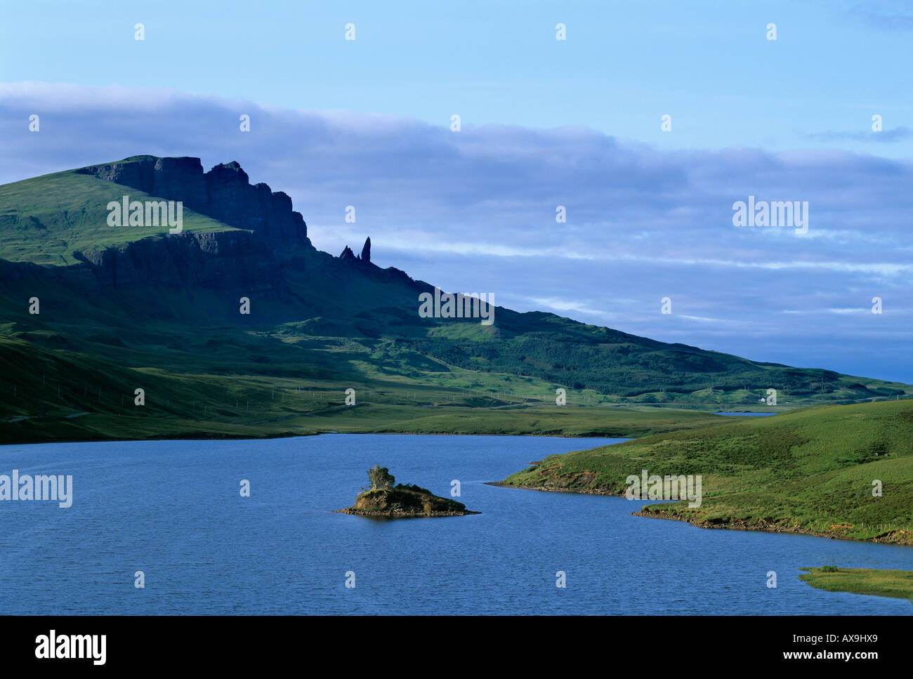 Vieil Homme de Storr et Loch Fada, île de Skye, Hébrides intérieures, Highland, Scotland, UK Banque D'Images