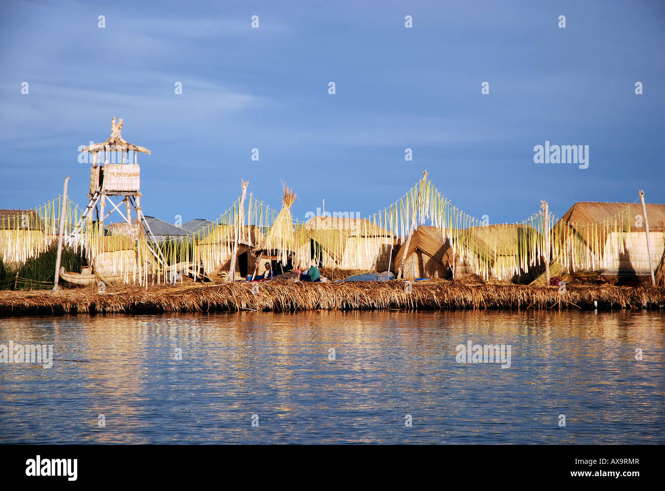 Reed Îles d'Uros sur le lac Titicaca, Puno, Pérou Banque D'Images