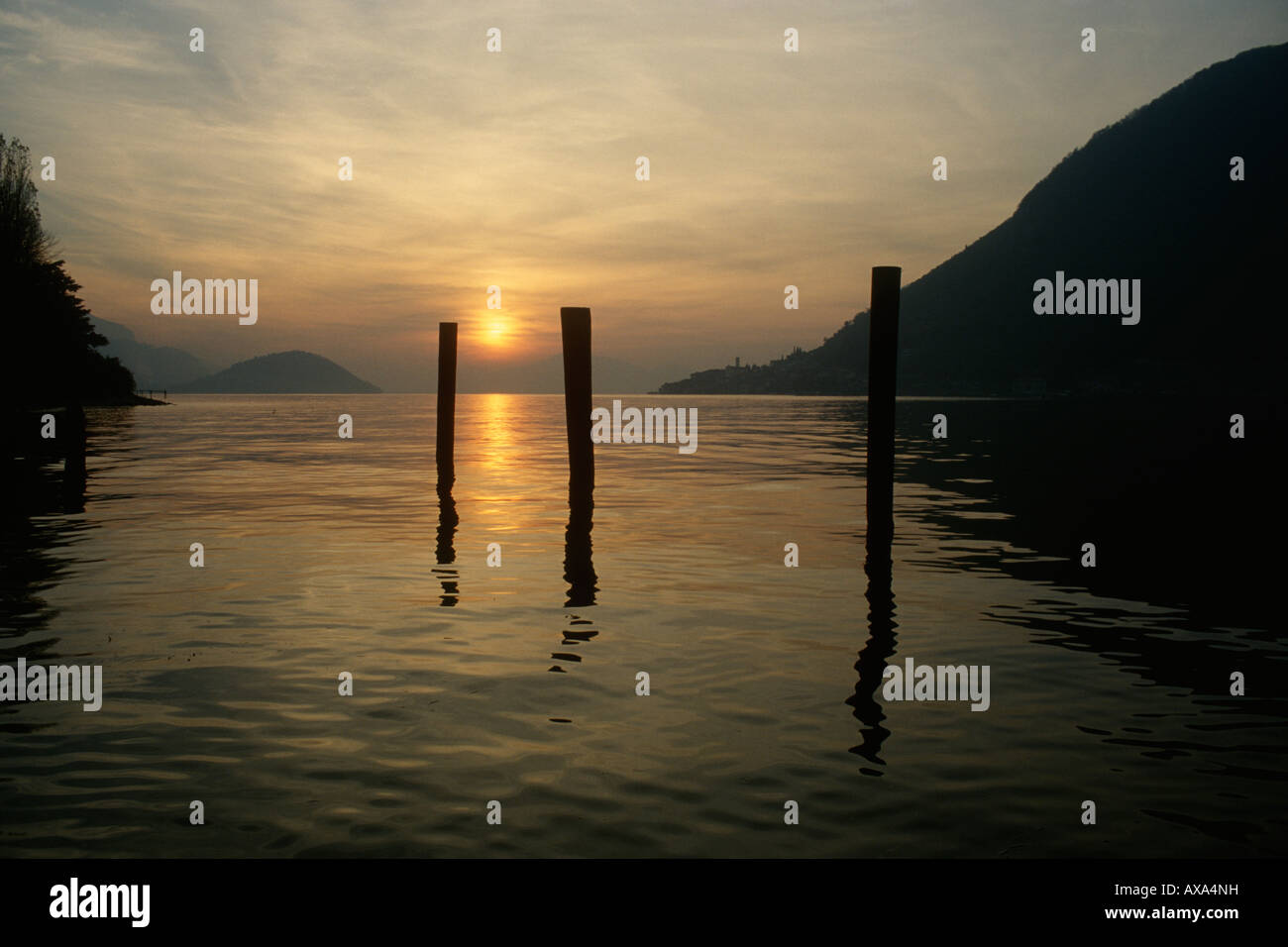 Lago d'Iseo Lombardie Italie Vue du lac d'Iseo et Monte Isola Island Banque D'Images