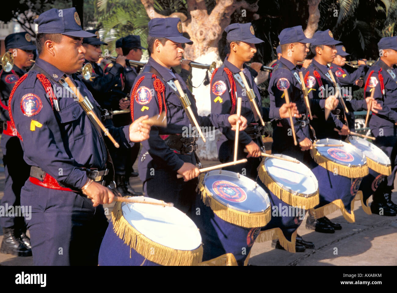 Elk156 1127 Mexique Yucatan Mérida Plaza Major military band pour le lever du drapeau tous les jours Banque D'Images