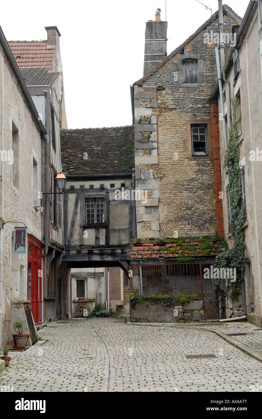 Noyers sur Serein en Bourgogne France Banque D'Images