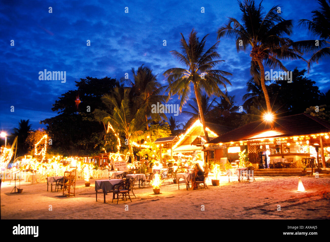 Lightend beach restaurants à Chaweng beach, Ko Samui, Surat Thani Thaïlande Banque D'Images