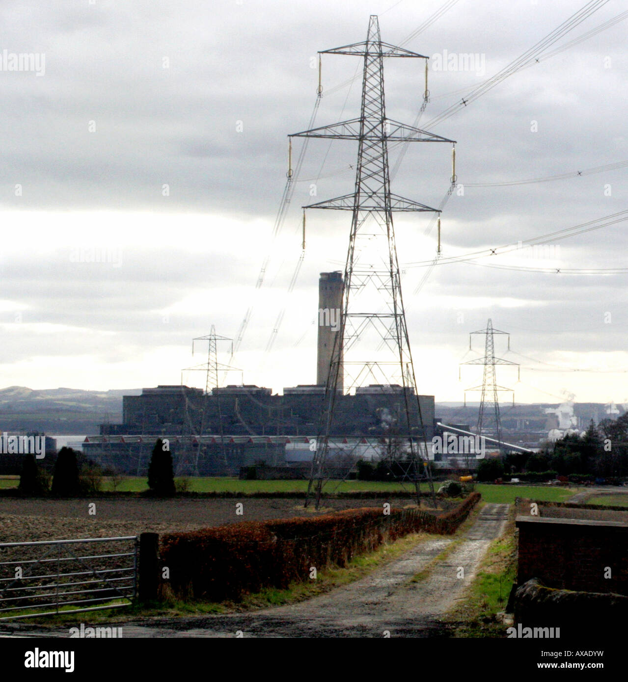 Station d'alimentation Longannet est une grande centrale à charbon sur le Firth of Forth supérieur près de Kincardine sur l'avant, Ecosse Banque D'Images