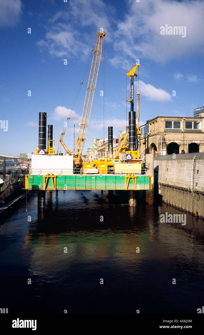 19 mars 2008 - travaux de construction Landungsbruecken allemand dans le port de Hambourg. Banque D'Images