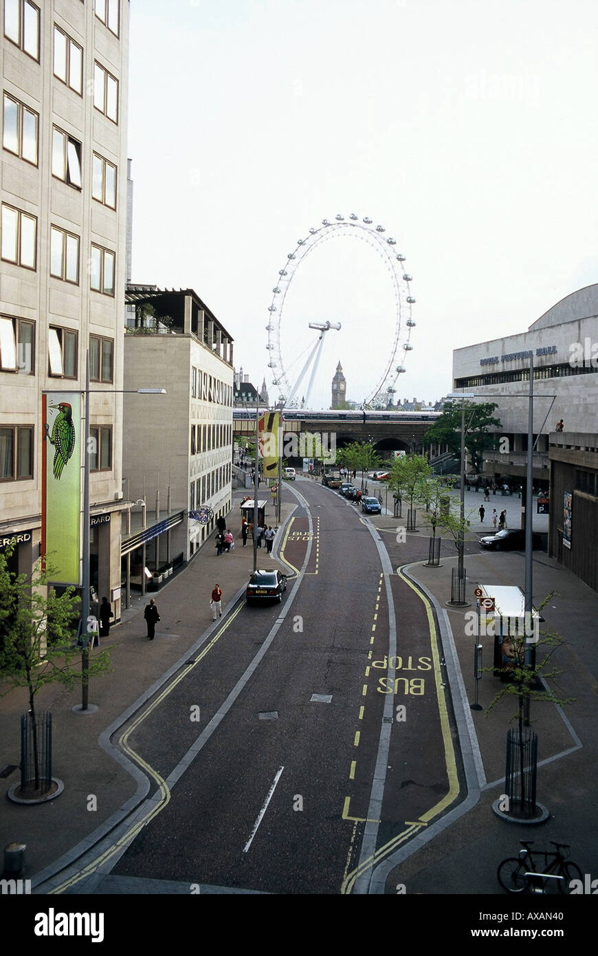 NMB74422 London Eye et Big Ben Angleterre Royaume-Uni Banque D'Images