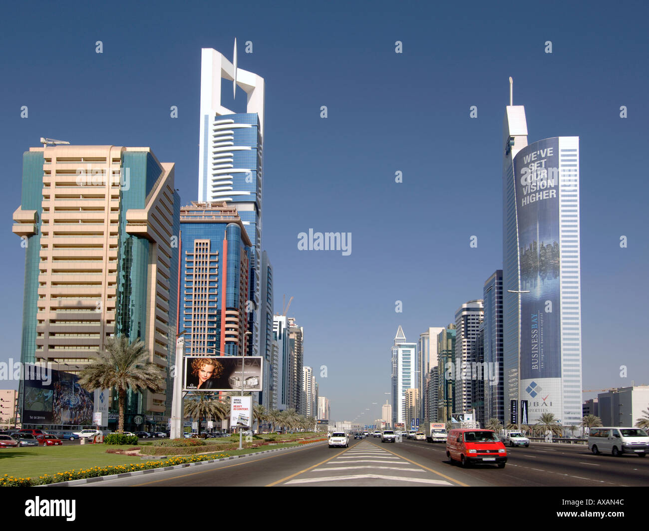 Bâtiments le long de Cheikh Khalifa Bin Zayed Road, à Dubai. Banque D'Images