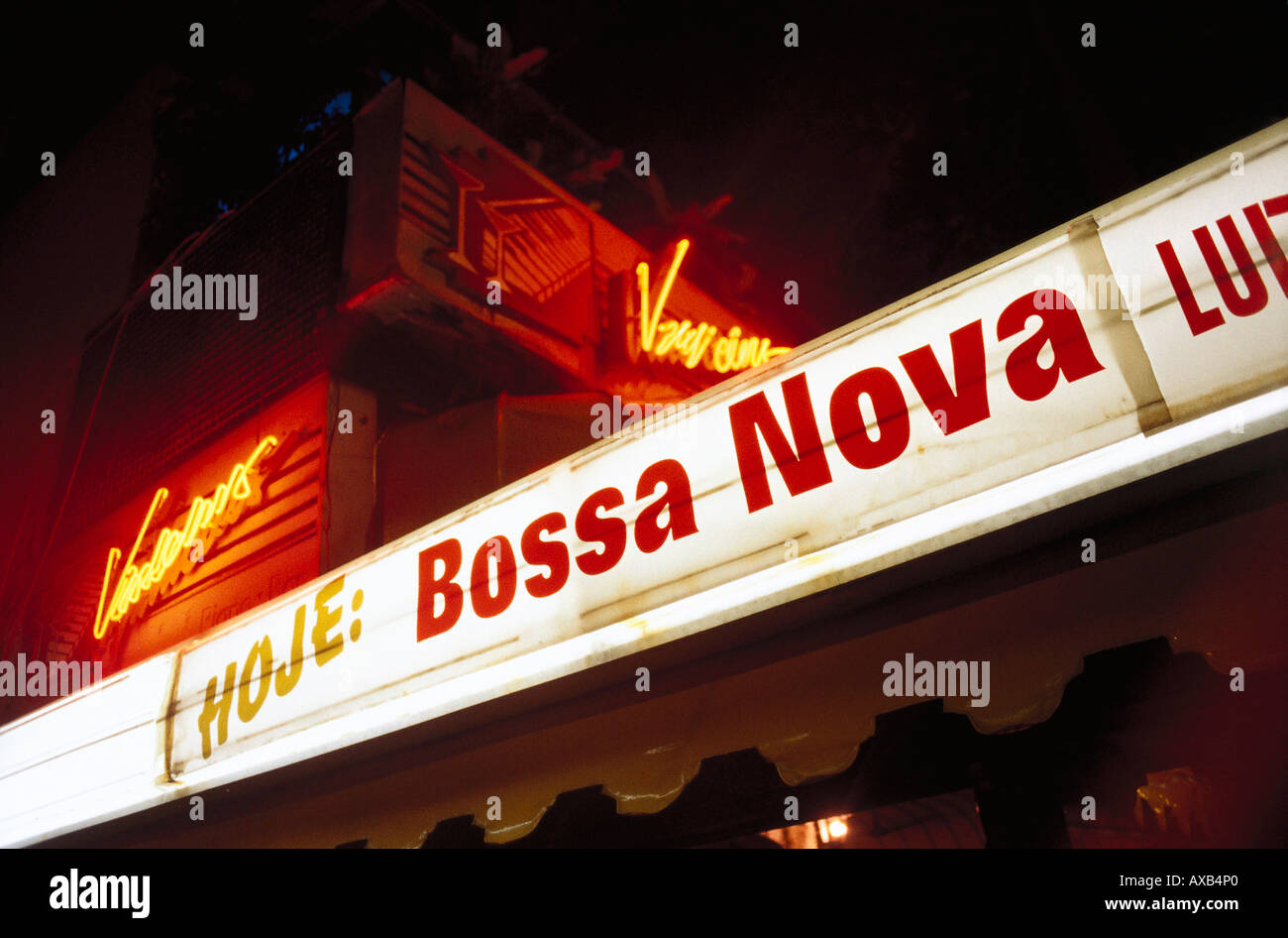 Enseigne au néon lumineux la nuit, Rio de Janeiro, Brésil, Amérique du Sud, Amérique Latine Banque D'Images