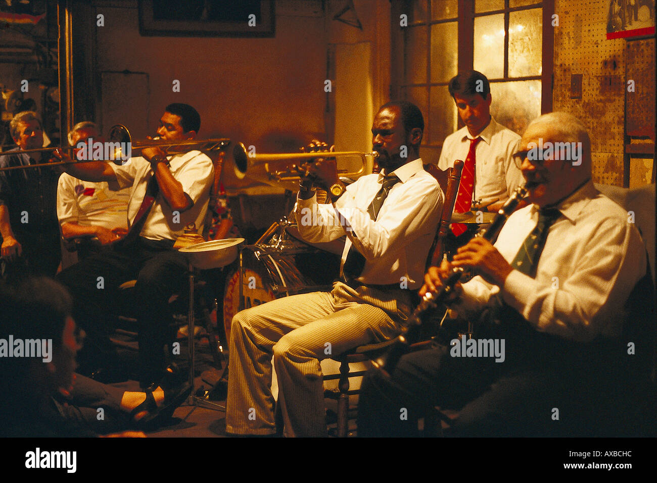 Jazz Band, des musiciens jouant des instruments à vent, Preservation Hall, Quartier français, la Nouvelle Orléans, Louisiane, USA, Amérique Latine Banque D'Images