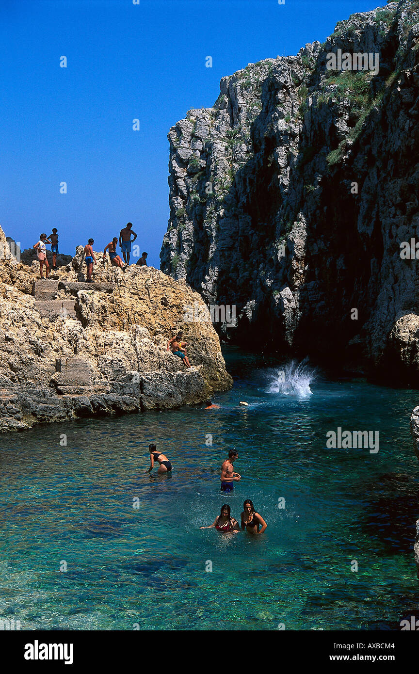 Falaises près de Gagliano del Capo, salent Pouilles, Italie Banque D'Images