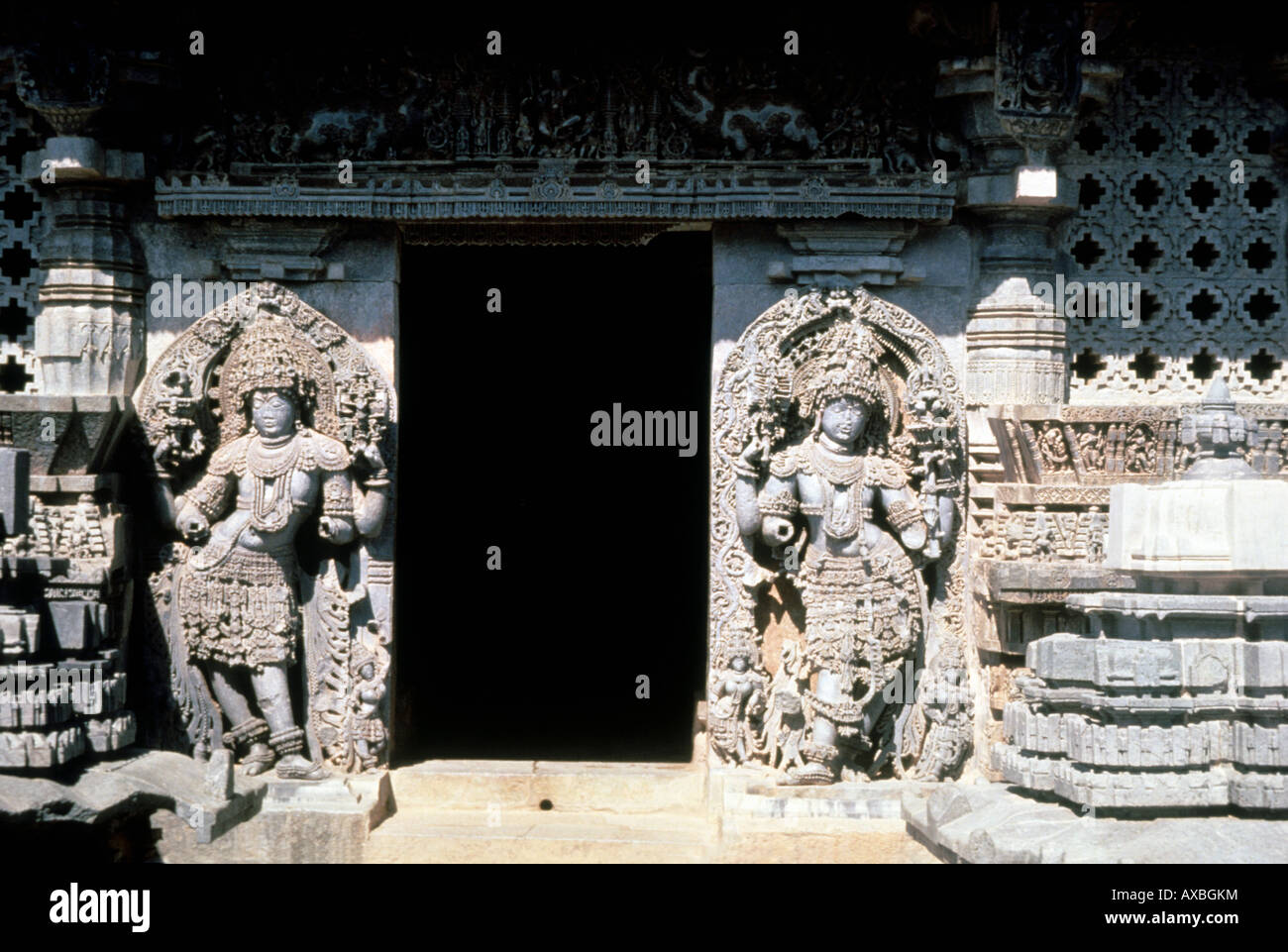 Halebid (Inde) Hoysalesvara temple porte est. Karnataka Banque D'Images