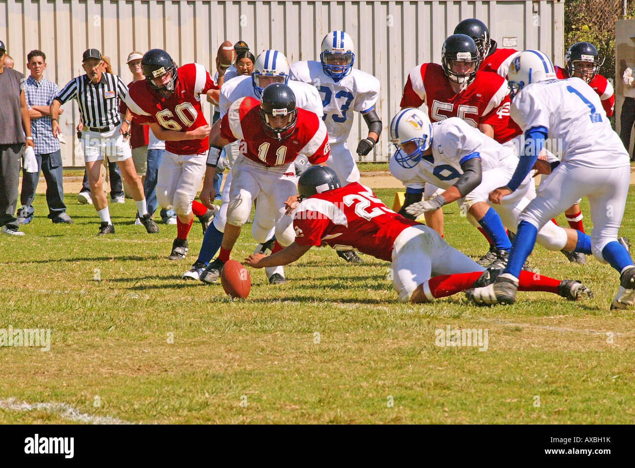 Action de match de football de l'école secondaire Banque D'Images