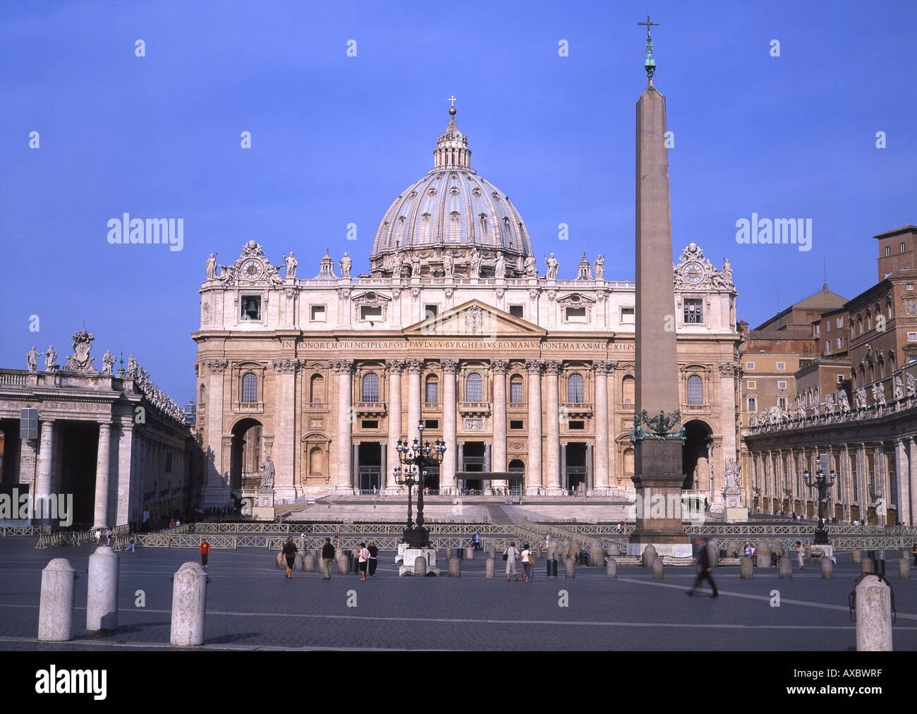 La Basilique St Pierre et la place du Vatican Rome Lazio Italie Banque D'Images