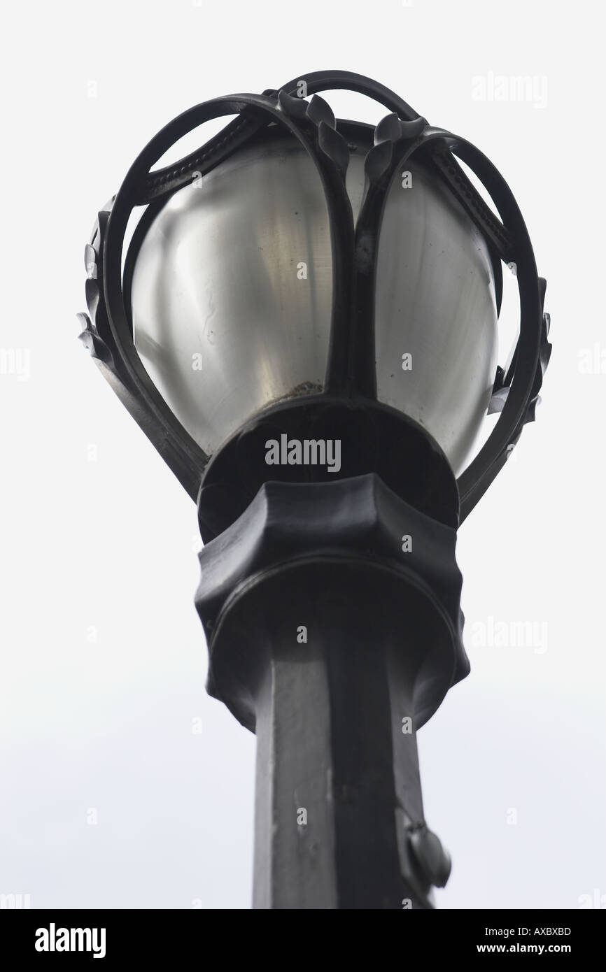 L'ancien gaz réverbère sur pôle noir lampe verticale Banque D'Images