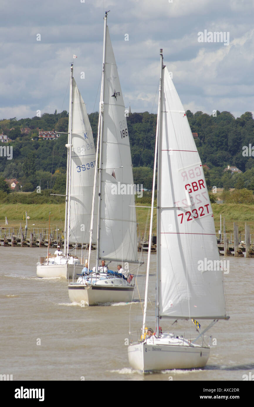 White yacht bateaux voile complet wind power river rye East Sussex angleterre rother Banque D'Images