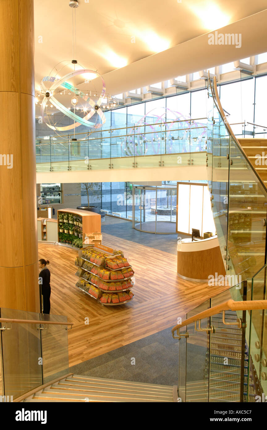 Intérieur d'un grand magasin à Lakeland Windermere Cumbria Limitée Banque D'Images