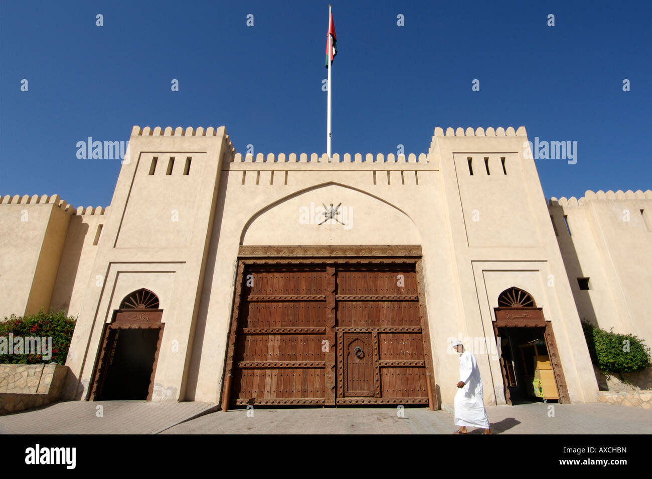 Une des entrées à la Nizwa souk à Oman. Banque D'Images