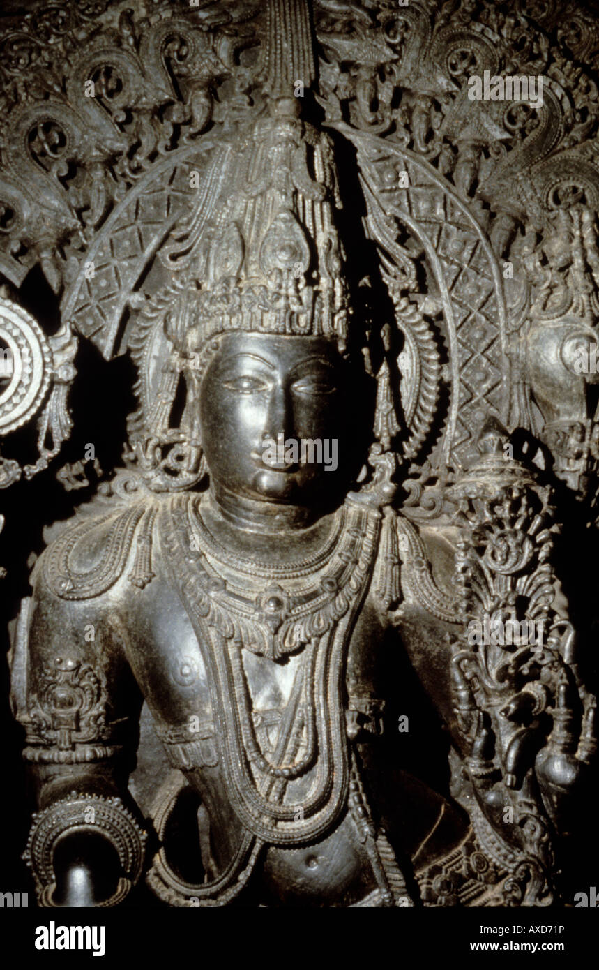 Belur (Inde) Chennaresava dvarpala temple culte porte à droite. Karnataka , Inde Banque D'Images