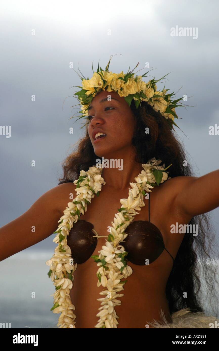 La beauté du peuple Polynésien dégage de cette danseuse née Rarotongan MR Les Îles Cook Banque D'Images