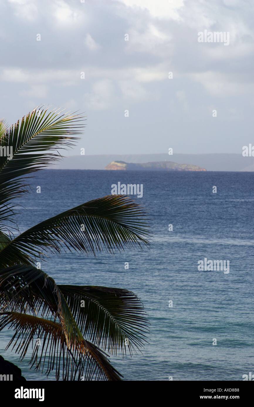 Les îles de Molokini et Kaho olawe sont l'arrière-plan de cette île tropicale de Maui Hawaii Kihei scène Banque D'Images
