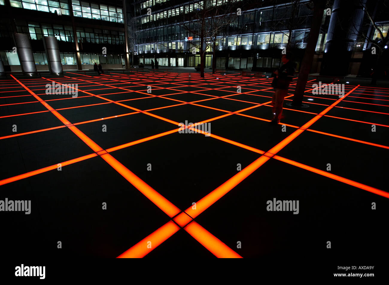 La lumière s'allume sur le terrain de la grille à Londres Angleterre Royaume-uni Banque D'Images