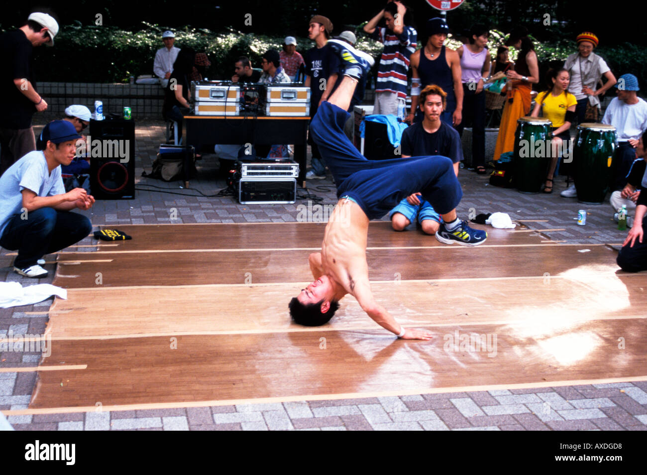 Le break dance Yoyogi Park Tokyo Banque D'Images