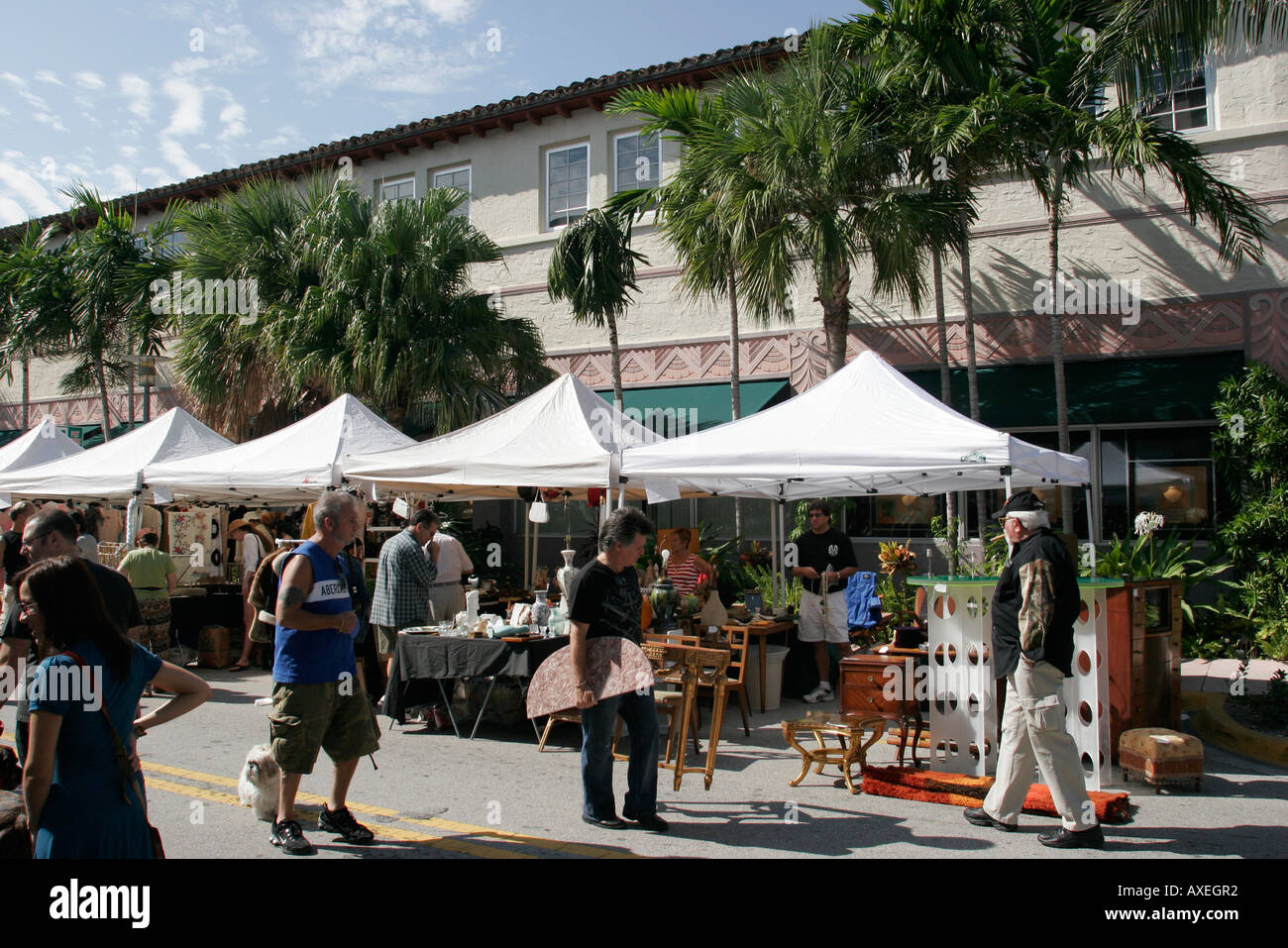 Miami Beach Florida,Lincoln Road Mall,Outdoor Antique and Collectibles Market,shopping shopper shoppers magasins marché achats s Banque D'Images