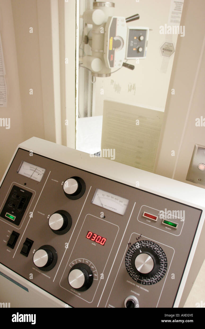 X Ray Machine Control Panel Labeled X ray machine control panel Banque de photographies et d’images à haute ...