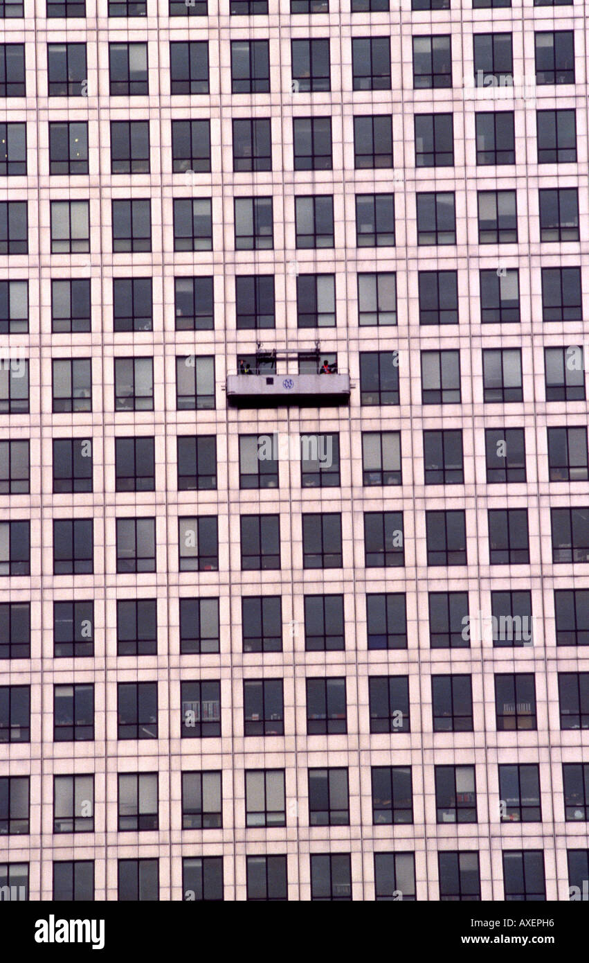 Nettoyant à vitre Canary Wharf Tower à Londres Banque D'Images