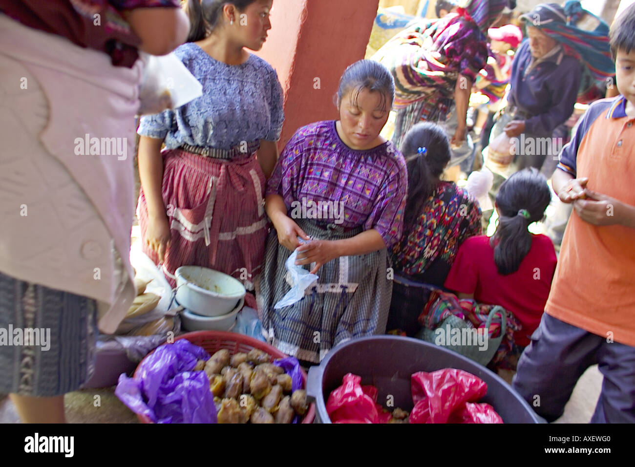 GUATEMALA CHICHICASTENANGO le plus grand marché indigène au Guatemala est le marché de Chichicastenango Banque D'Images