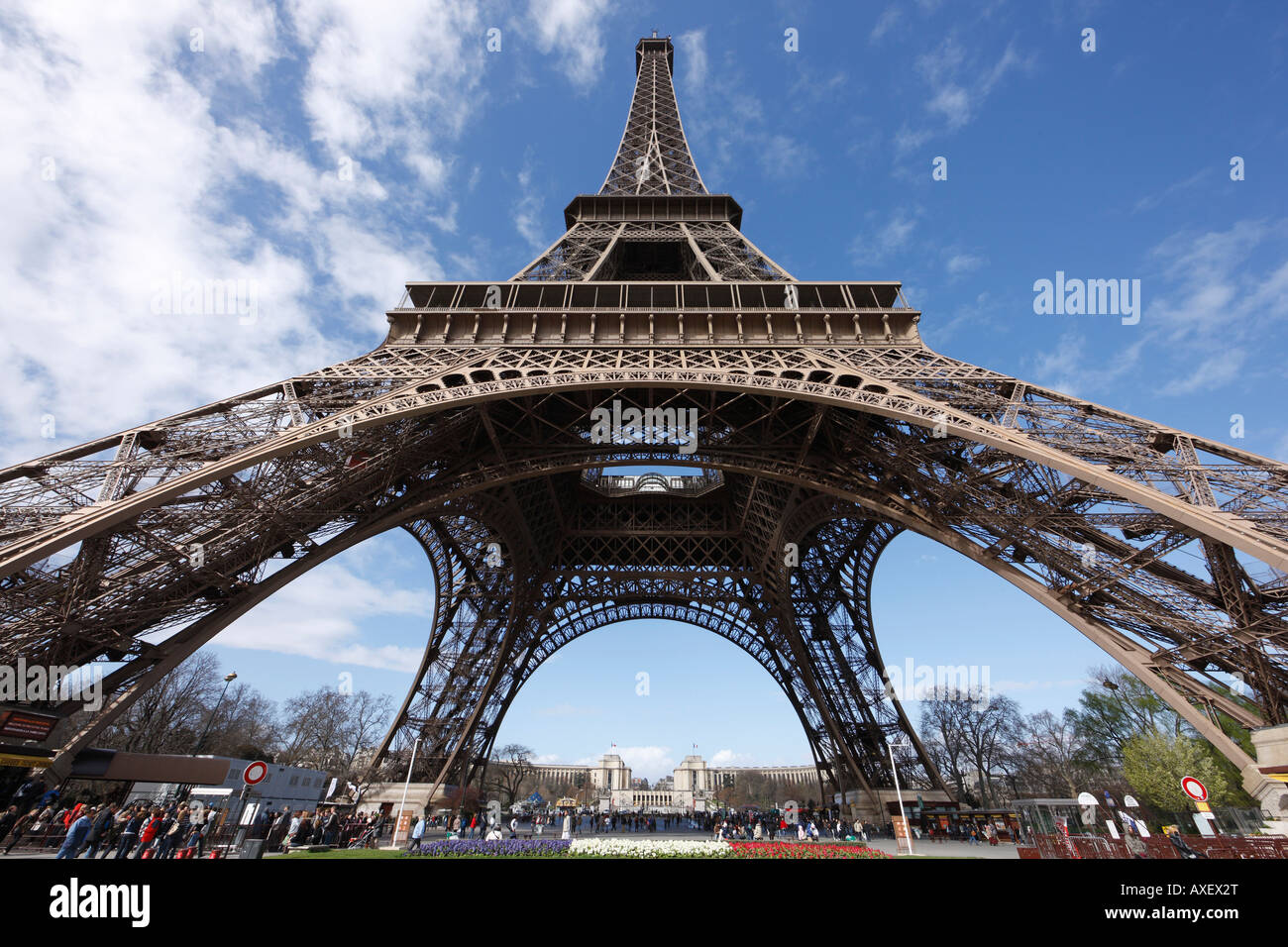 Paris, Tour Eiffel, Eiffelturm, Südostseite, Aufblick Banque D'Images