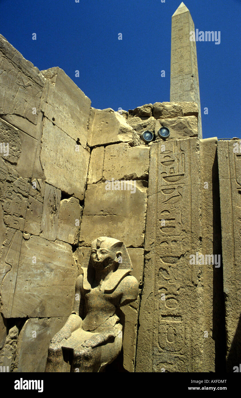 Temples incroyable, des statues et un grand obélisque dans l'un des plus fascinants de l'Égypte ancienne temples de Louxor, Banque D'Images