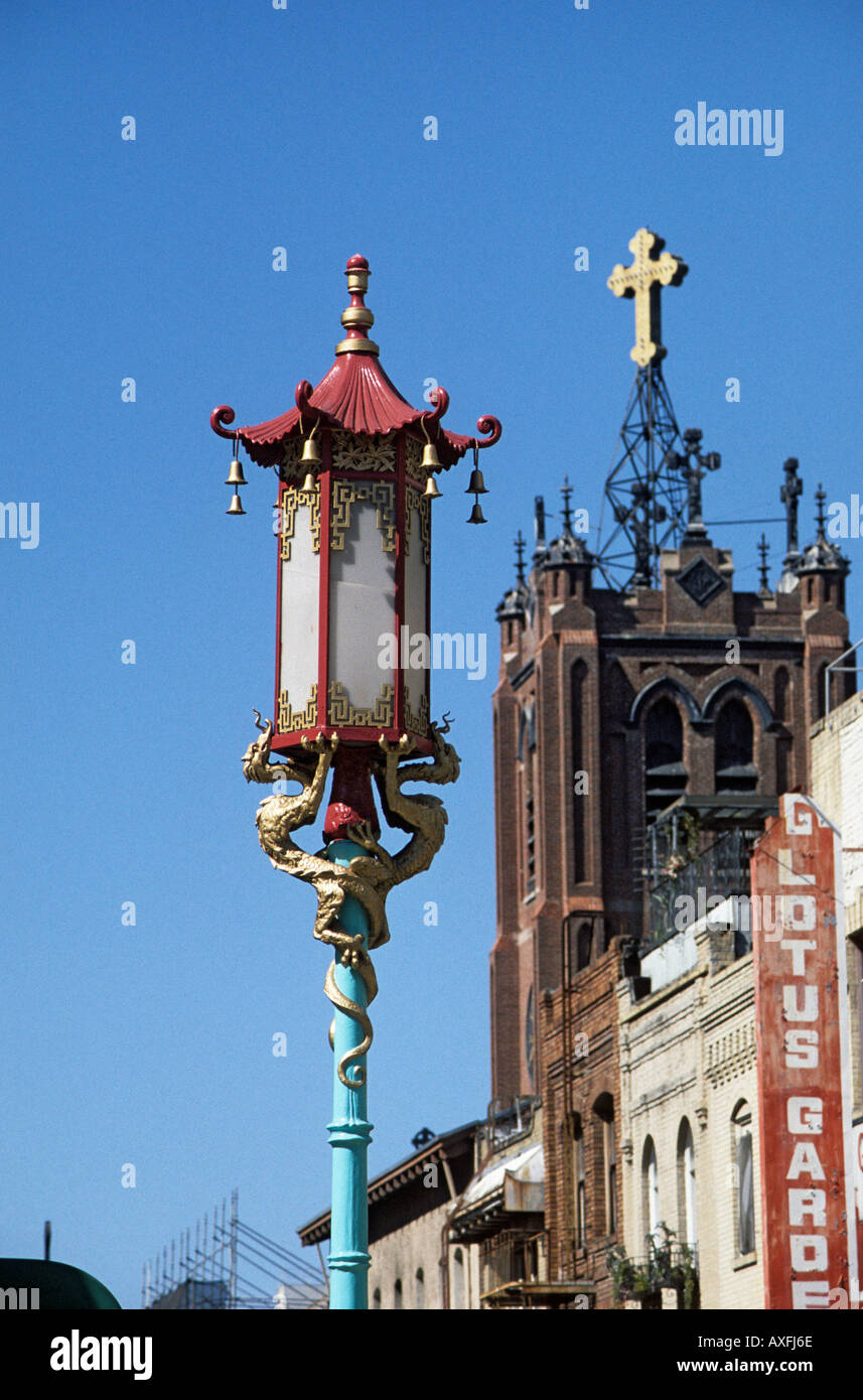 L'église et de lumière chinois China Town San Francisco California USA Banque D'Images