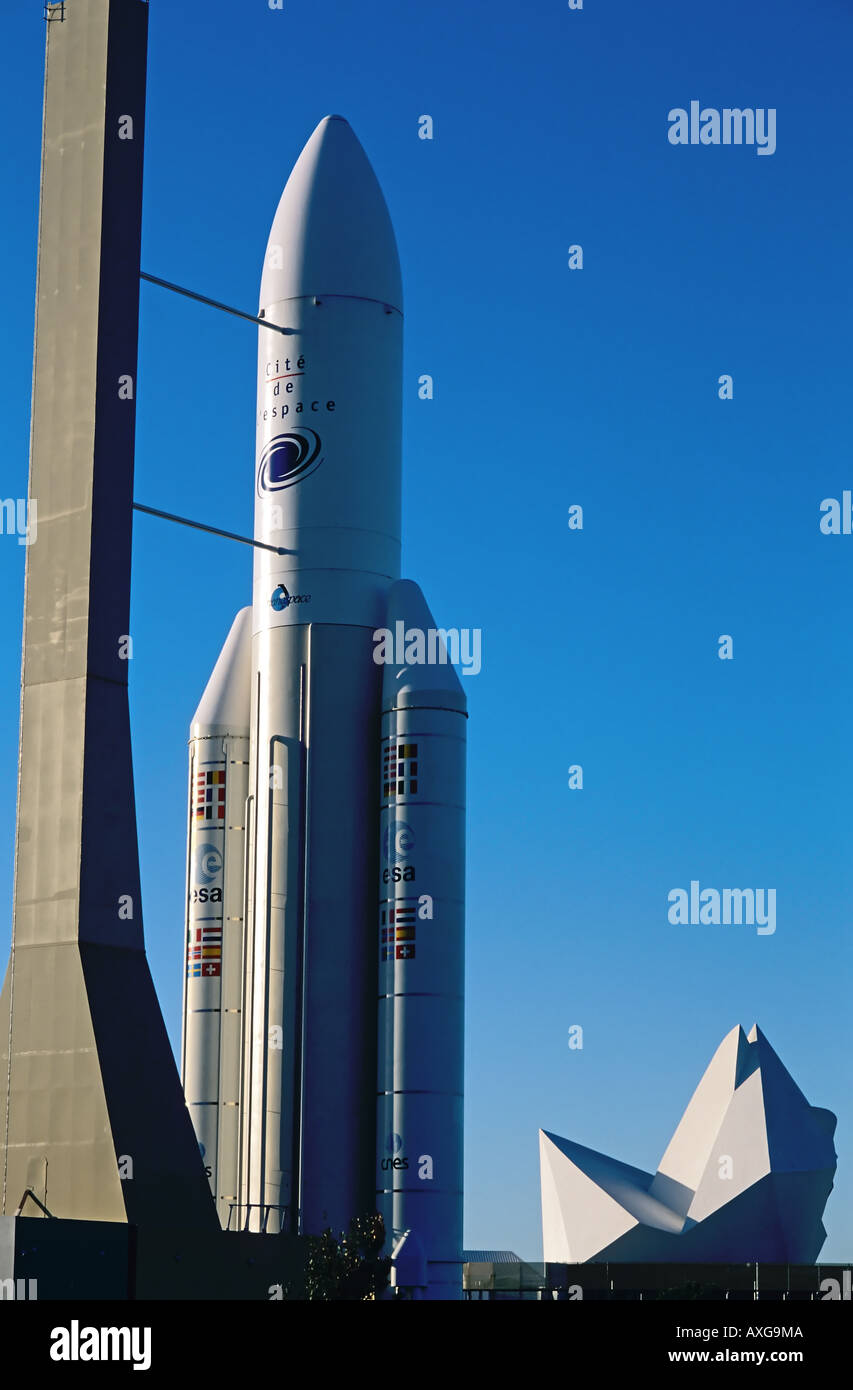 La fusée de lancement Ariane 5 CITE DE L'ESPACE SPACE CENTRE TOULOUSE MIDI-PYRÉNÉES FRANCE Banque D'Images