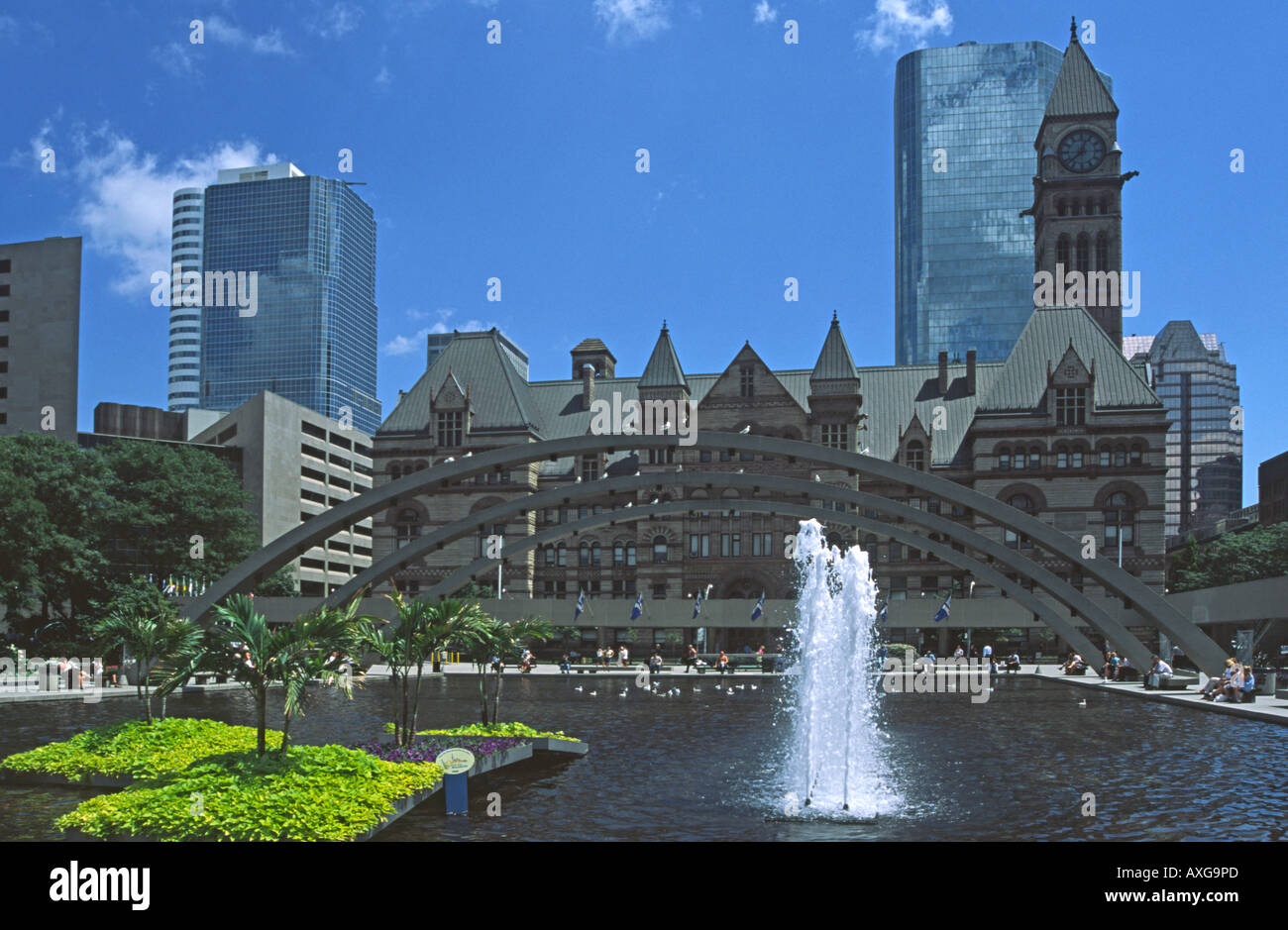 Fontaines en face de l'Hôtel de Ville de Toronto Banque D'Images