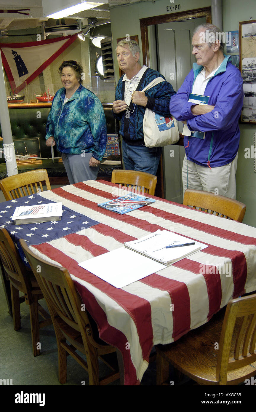 Musée local observe 911 tragédie avec drapeau journal et les magazines Banque D'Images