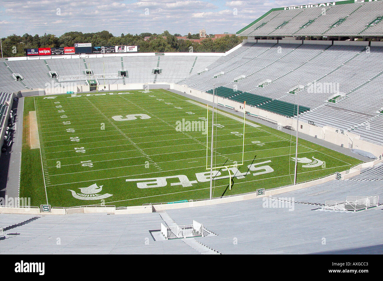 Michigan State University vide ou terrain de football stadium Banque D'Images Michigan State University vide ou terrain de football stadium Banque D'Images