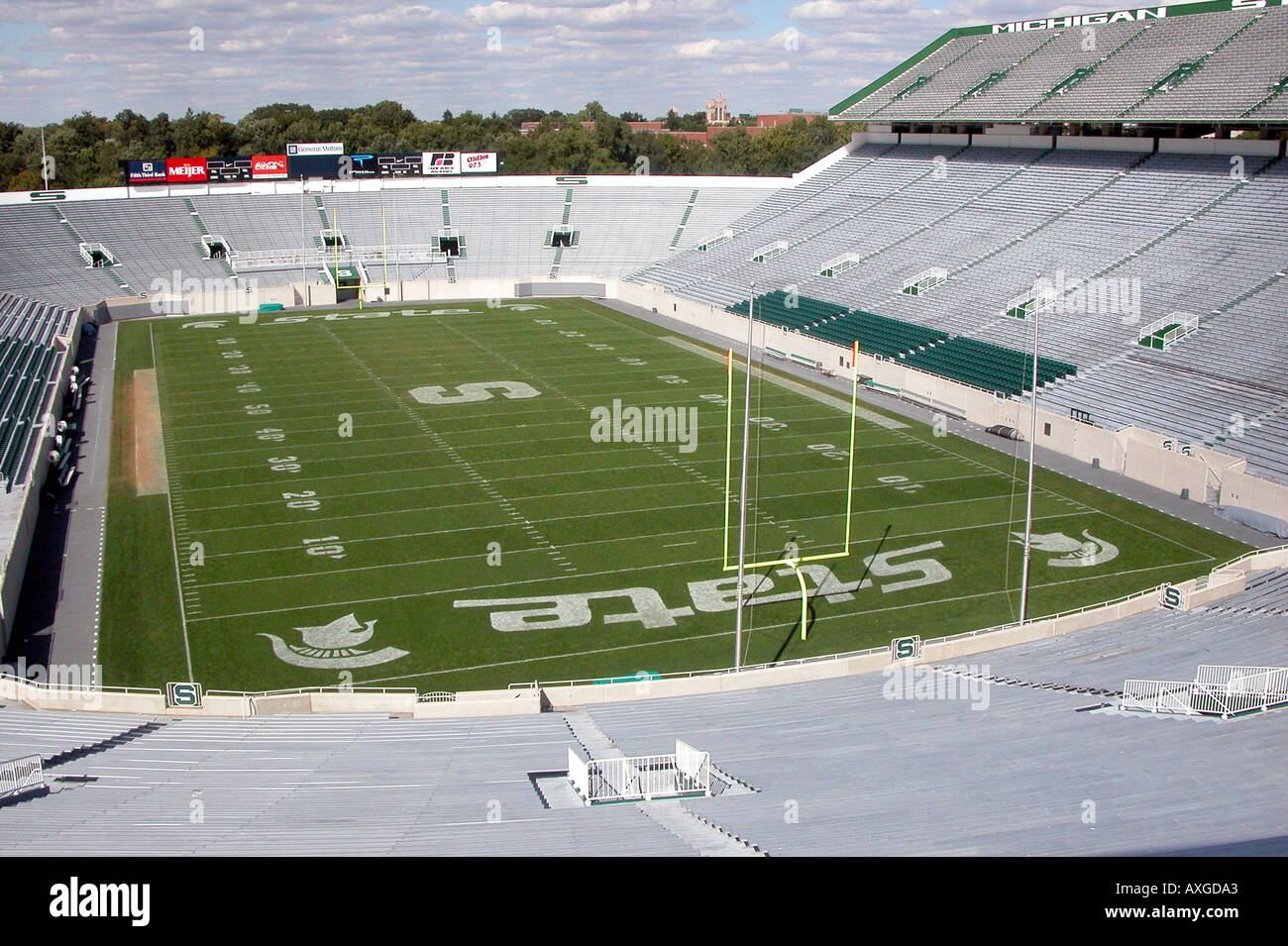 Michigan State University vide ou terrain de football stadium Banque D'Images Michigan State University vide ou terrain de football stadium Banque D'Images