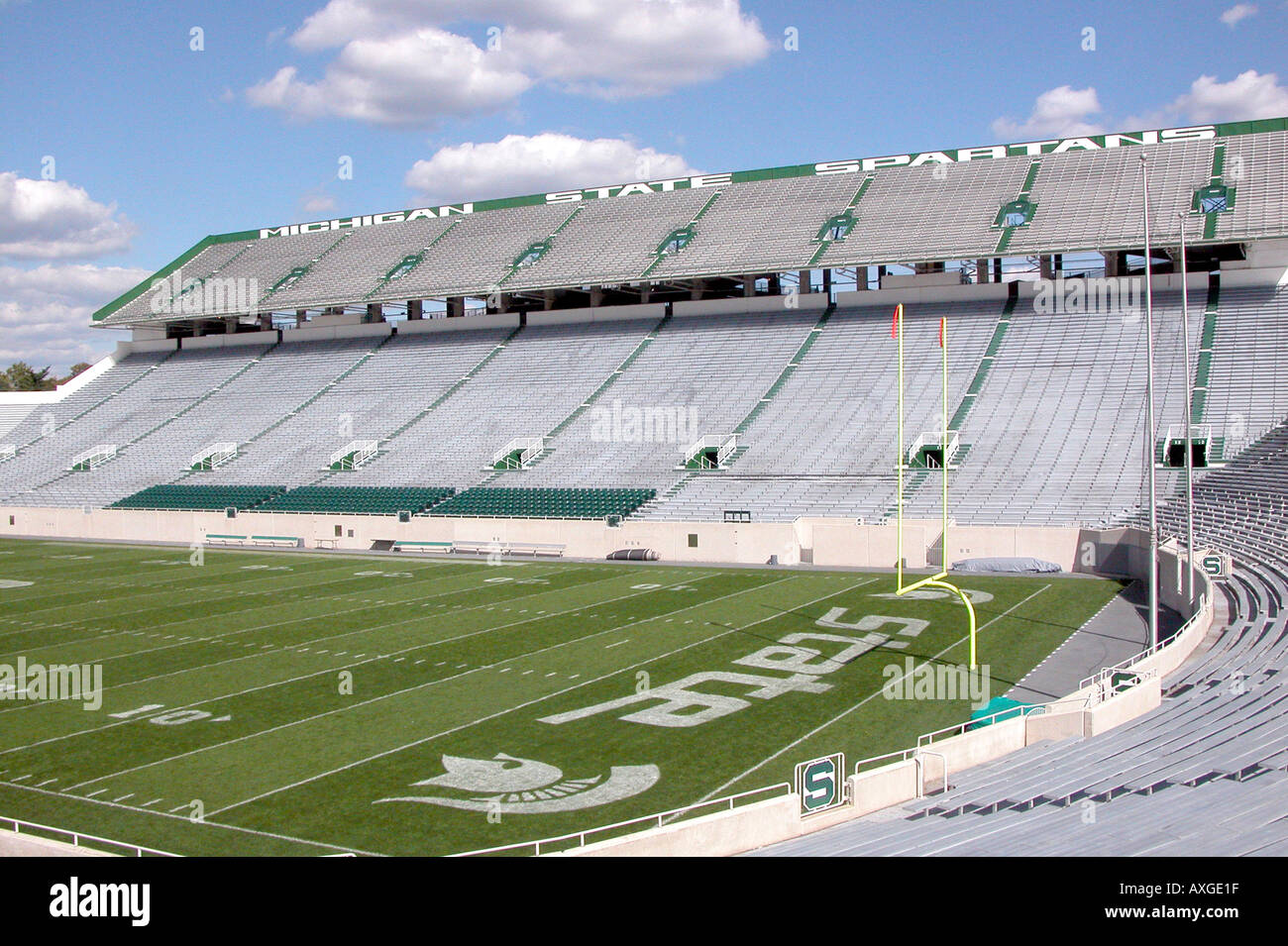 Michigan State University vide ou terrain de football stadium Banque D'Images Michigan State University vide ou terrain de football stadium Banque D'Images